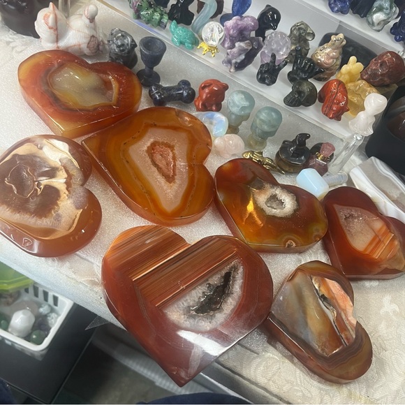 Carnelian Heart Carving ❤️🩹 - Picture 5 of 7